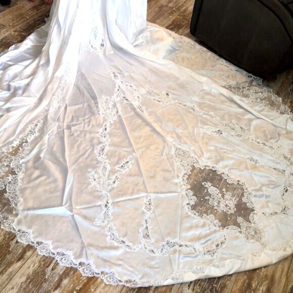 Vintage Custom Wedding dress and Veil in box with Royal Train - Picture 16 of 17